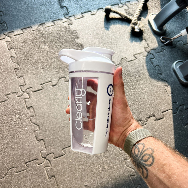 Clearly shaker bottle for gym workouts, featuring a sleek design and secure lid, ideal for protein shakes and fitness drinks.